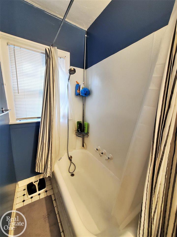 15713 Charles R Avenue Eastpointe, MI 48021 - Photo 29 of 65 Gallery Image 29