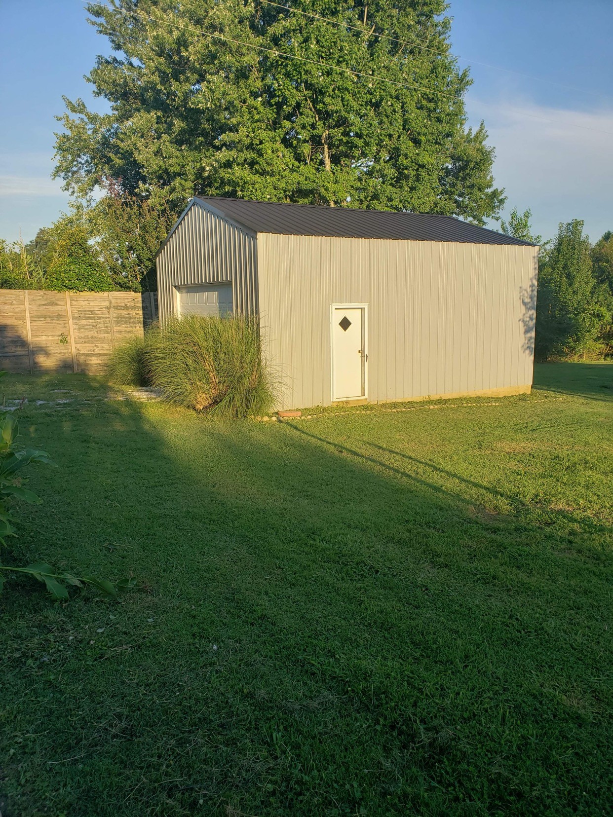 714 Days Road Lafayette, TN 37083 - Photo 6 of 19 a backyard of a house