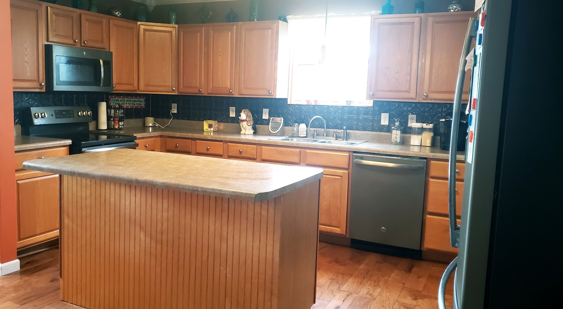 714 Days Road Lafayette, TN 37083 - Photo 10 of 19 a kitchen with stainless steel appliances granite countertop a sink stove and refrigerator