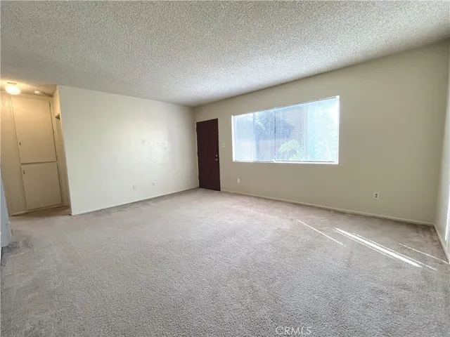 $1,995 | 5977 Myrtle Avenue, Long Beach, CA 90805