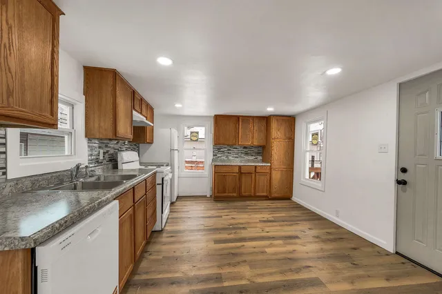 $235,000 | 412 Ft Howard Avenue, De Pere, WI 54115