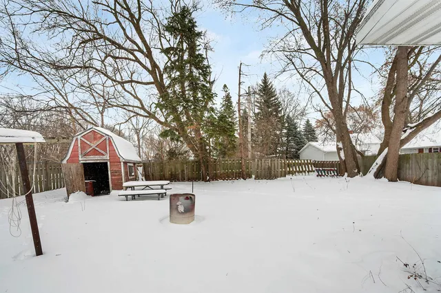 $235,000 | 412 Ft Howard Avenue, De Pere, WI 54115