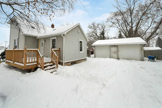 $235,000 | 412 Ft Howard Avenue, De Pere, WI 54115
