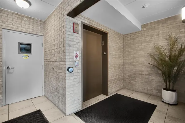 $299,900 | 8515 Woodward Avenue, Unit 303, Woodridge, IL 60517