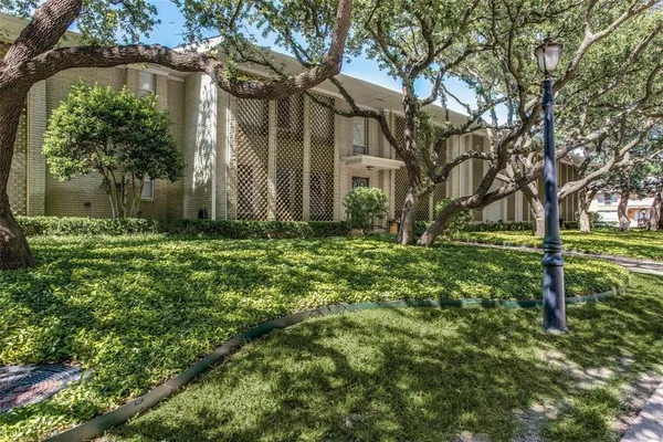 $1,990 | 6349 Diamond Head Circle, Unit C, Dallas, TX 75225