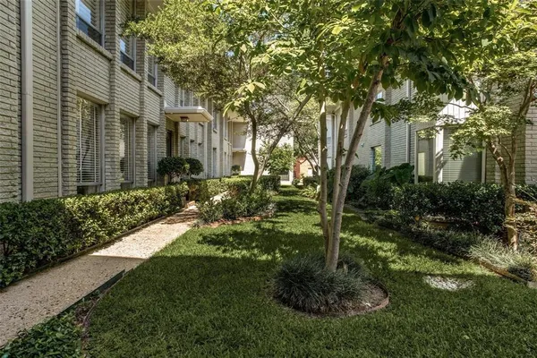 $1,990 | 6349 Diamond Head Circle, Unit C, Dallas, TX 75225