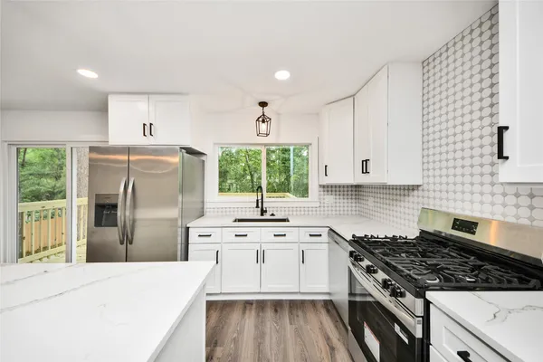 $475,000 | 33 Kittiwake Court, The Woodlands, TX 77380