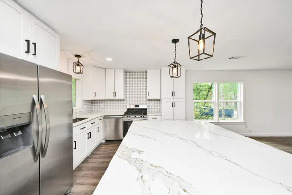 $475,000 | 33 Kittiwake Court, The Woodlands, TX 77380