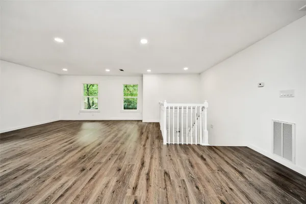 $475,000 | 33 Kittiwake Court, The Woodlands, TX 77380