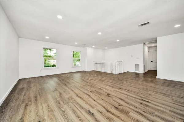 $475,000 | 33 Kittiwake Court, The Woodlands, TX 77380