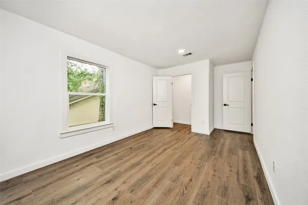 $475,000 | 33 Kittiwake Court, The Woodlands, TX 77380