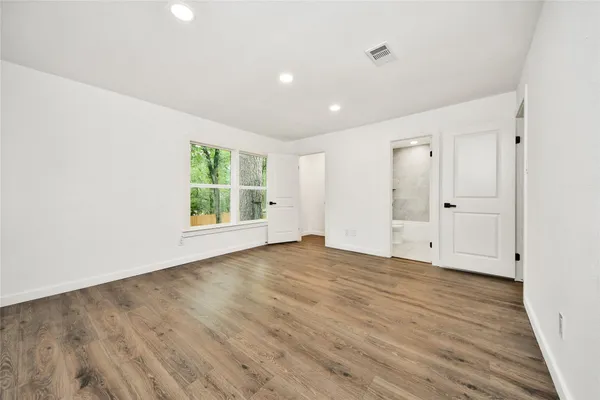 $475,000 | 33 Kittiwake Court, The Woodlands, TX 77380