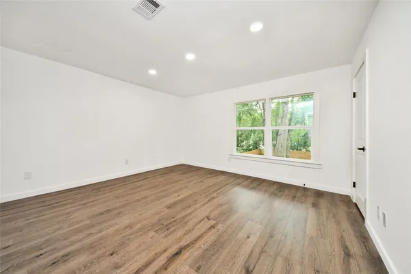 $475,000 | 33 Kittiwake Court, The Woodlands, TX 77380