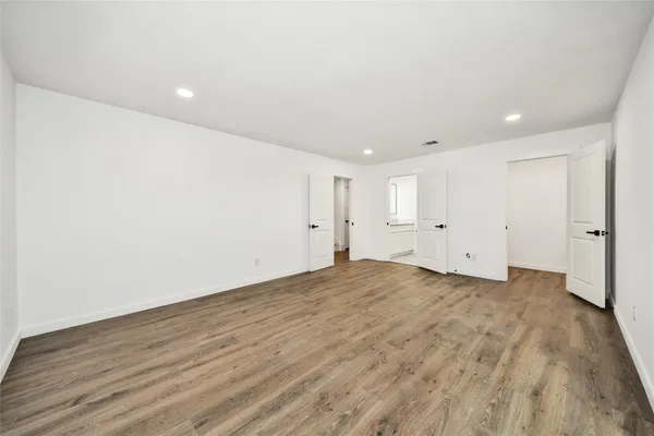 $475,000 | 33 Kittiwake Court, The Woodlands, TX 77380