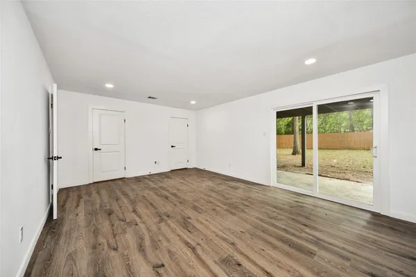 $475,000 | 33 Kittiwake Court, The Woodlands, TX 77380