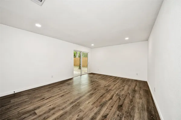 $475,000 | 33 Kittiwake Court, The Woodlands, TX 77380