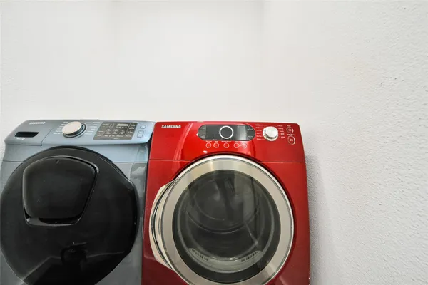 $475,000 | 33 Kittiwake Court, The Woodlands, TX 77380