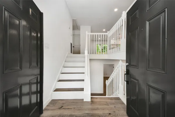 $475,000 | 33 Kittiwake Court, The Woodlands, TX 77380