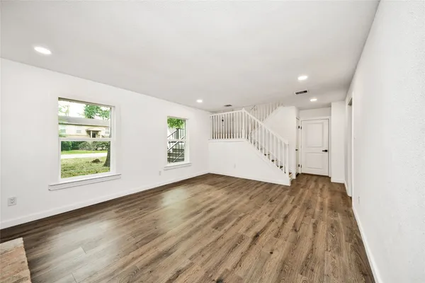 $475,000 | 33 Kittiwake Court, The Woodlands, TX 77380