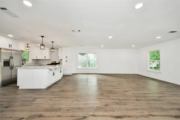 $475,000 | 33 Kittiwake Court, The Woodlands, TX 77380