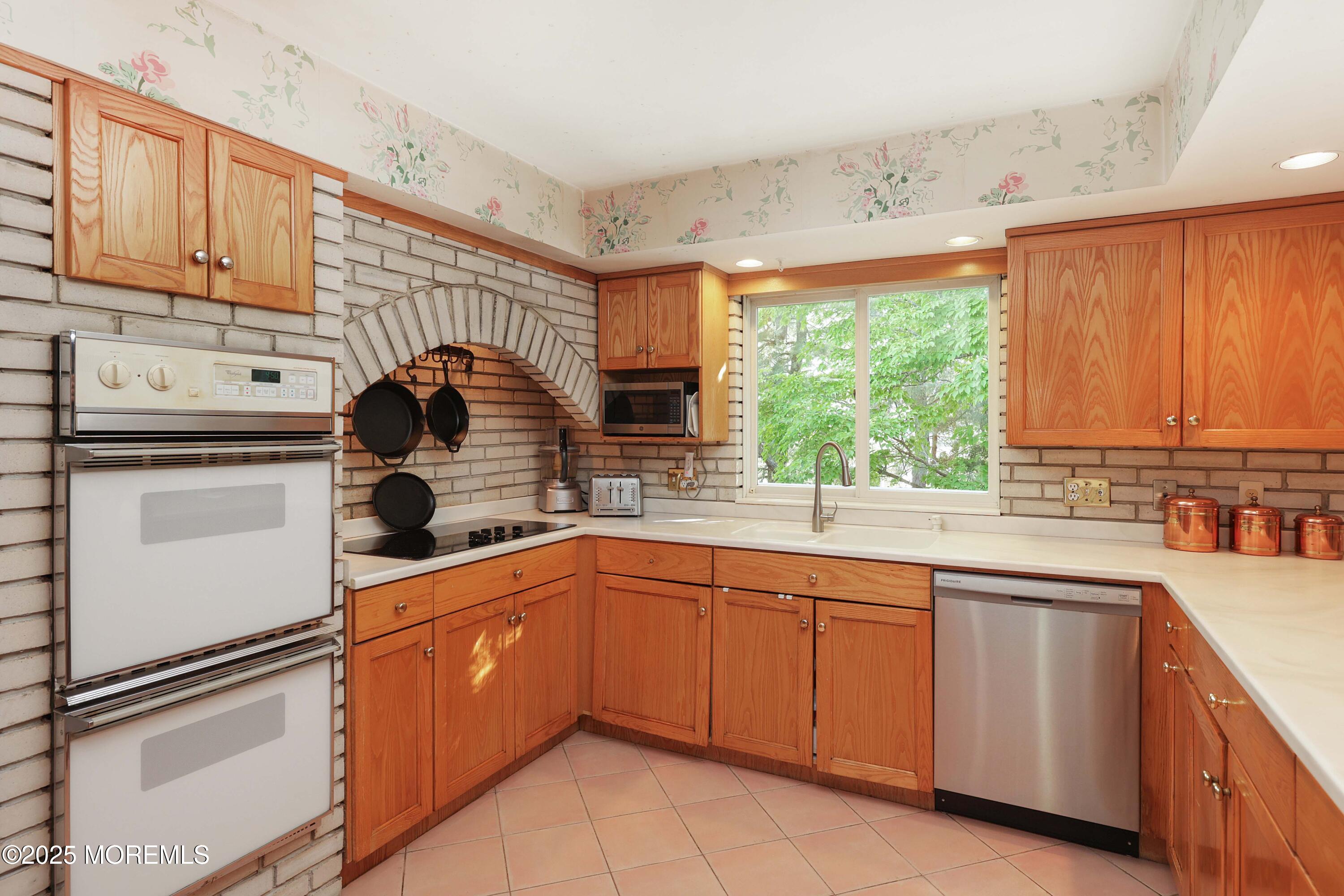 68 Middletown Road Holmdel, NJ 07733 - Photo 30 of 68 Double Wall Oven