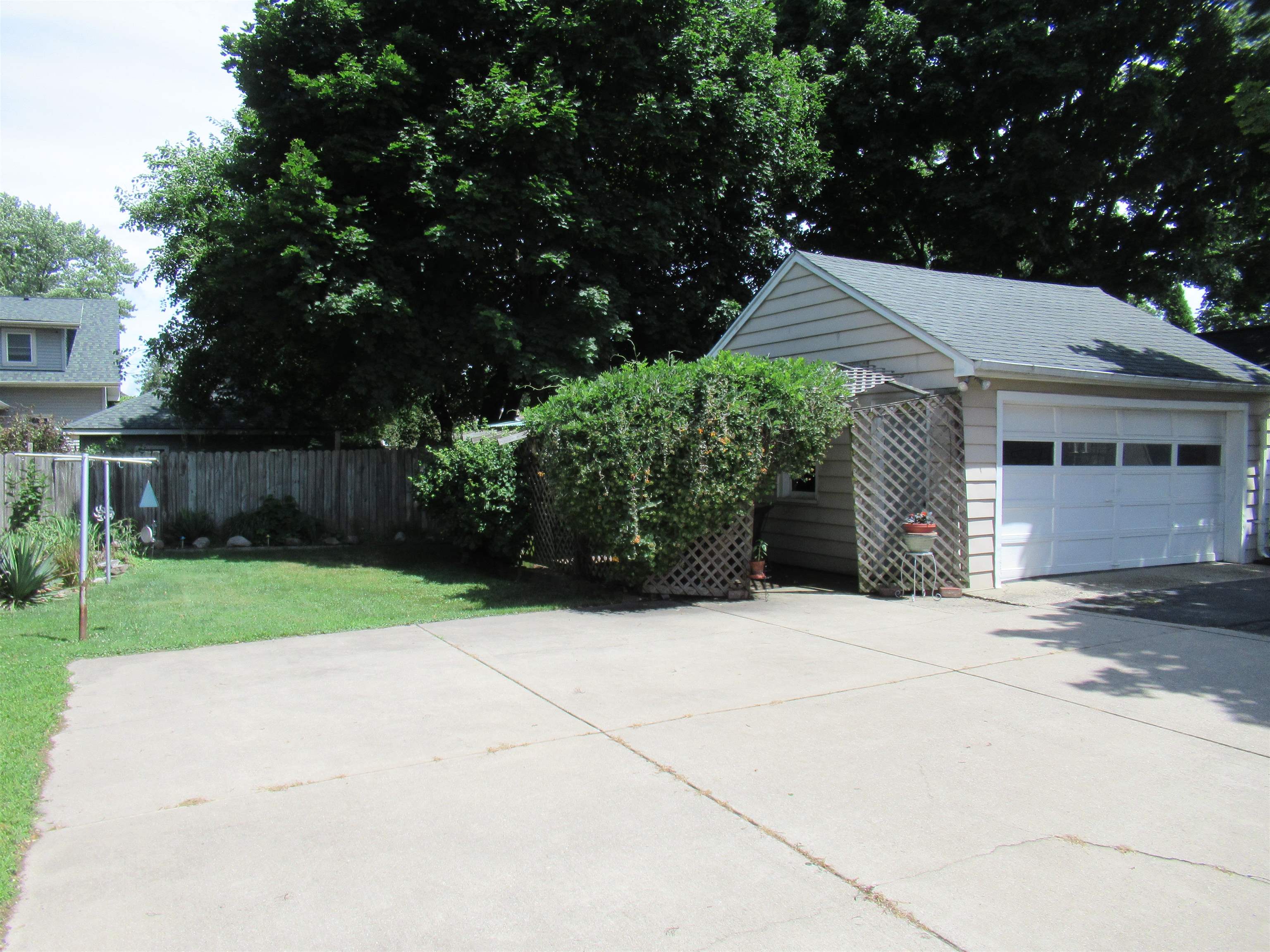 326 North McKinley Road Flushing, MI 48433 - Photo 31 of 41 50147452-a934ccaf-ad20-4c27-94ea-2caa2dd9f5fe.JPG