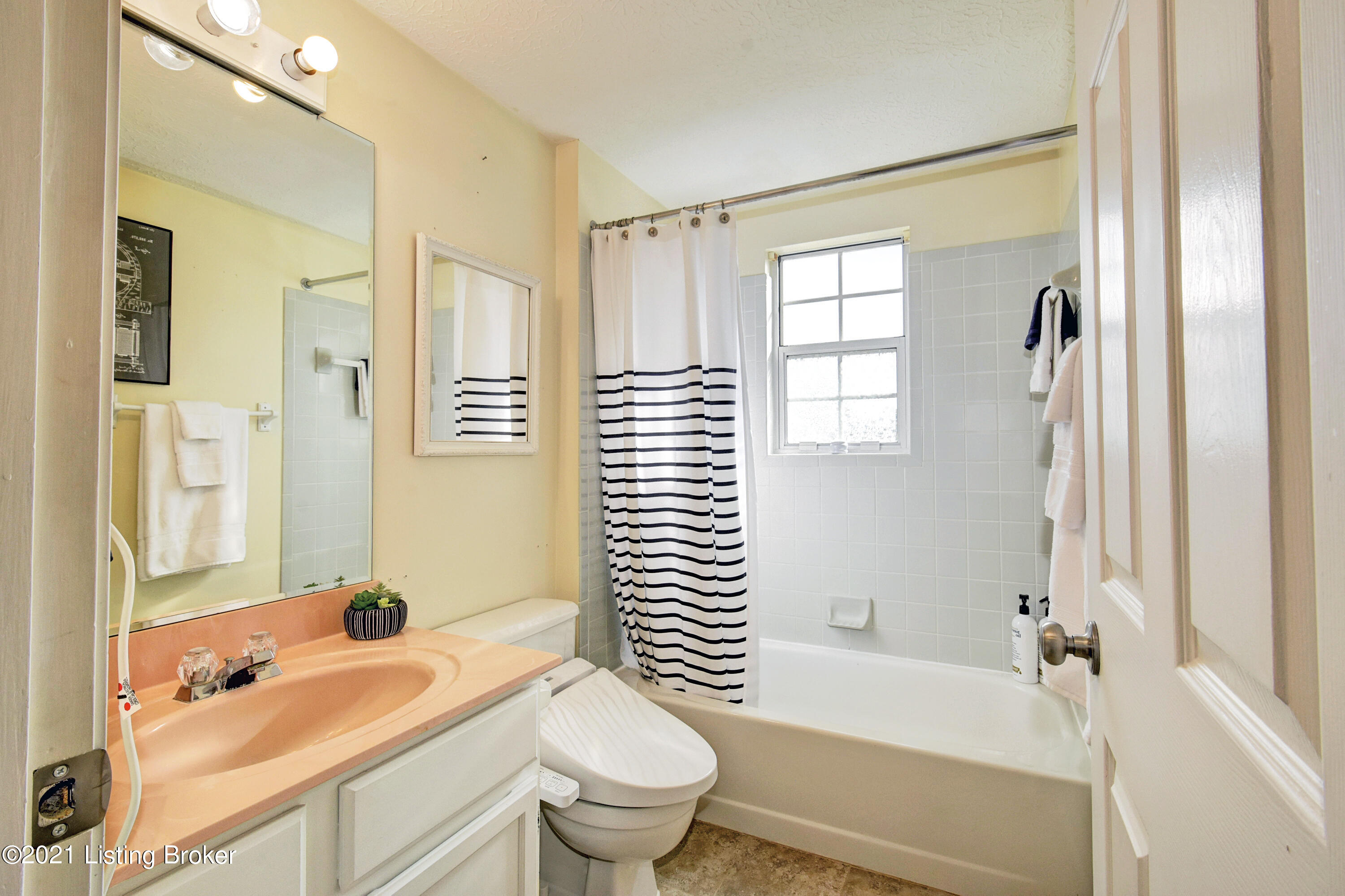 5603 Random Way Louisville, KY 40291 - Photo 20 of 28 Full Bath