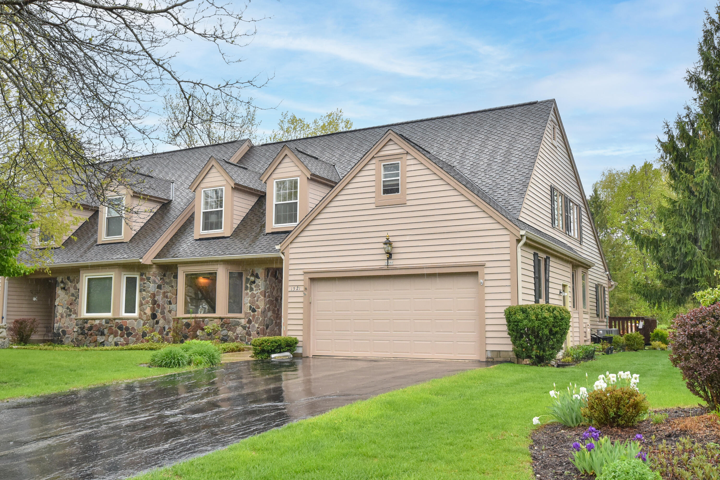 1521 West Eastbrook Dr  