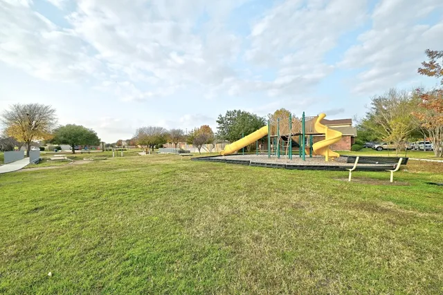 $1,950 | 119 Aguilar Drive, Hutto, TX 78634