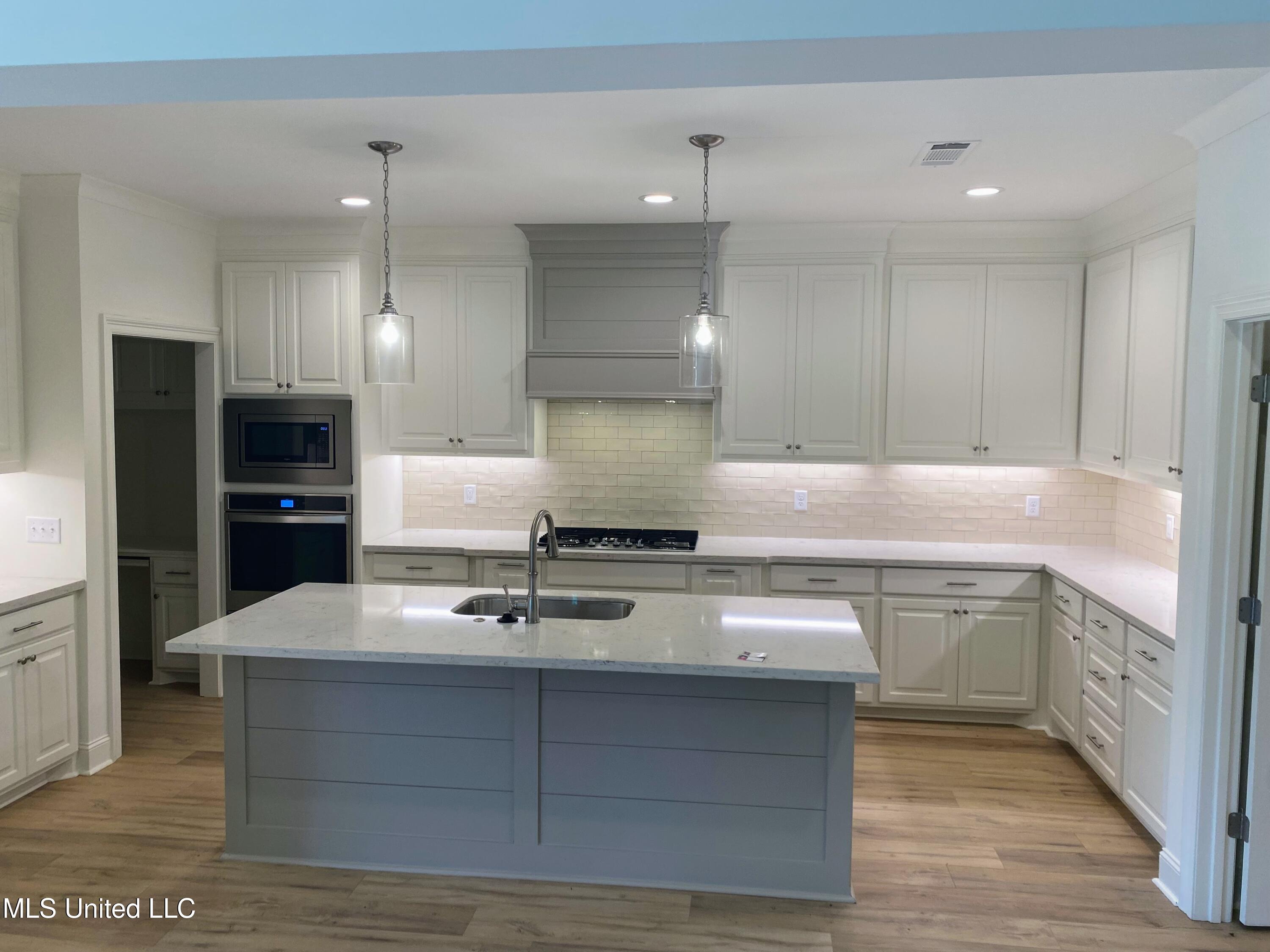 129 Salus Bend Clinton, MS 39056 - Photo 6 of 18 IMG_0880