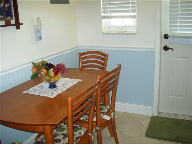320 South Surf Road, Unit 604 Hollywood, FL 33019 - Photo 6 of 17 Kitchen