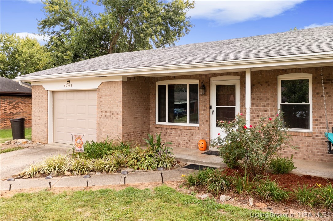 6204 Eric Drive Floyds Knobs, IN 47119 - Photo 2 of 40