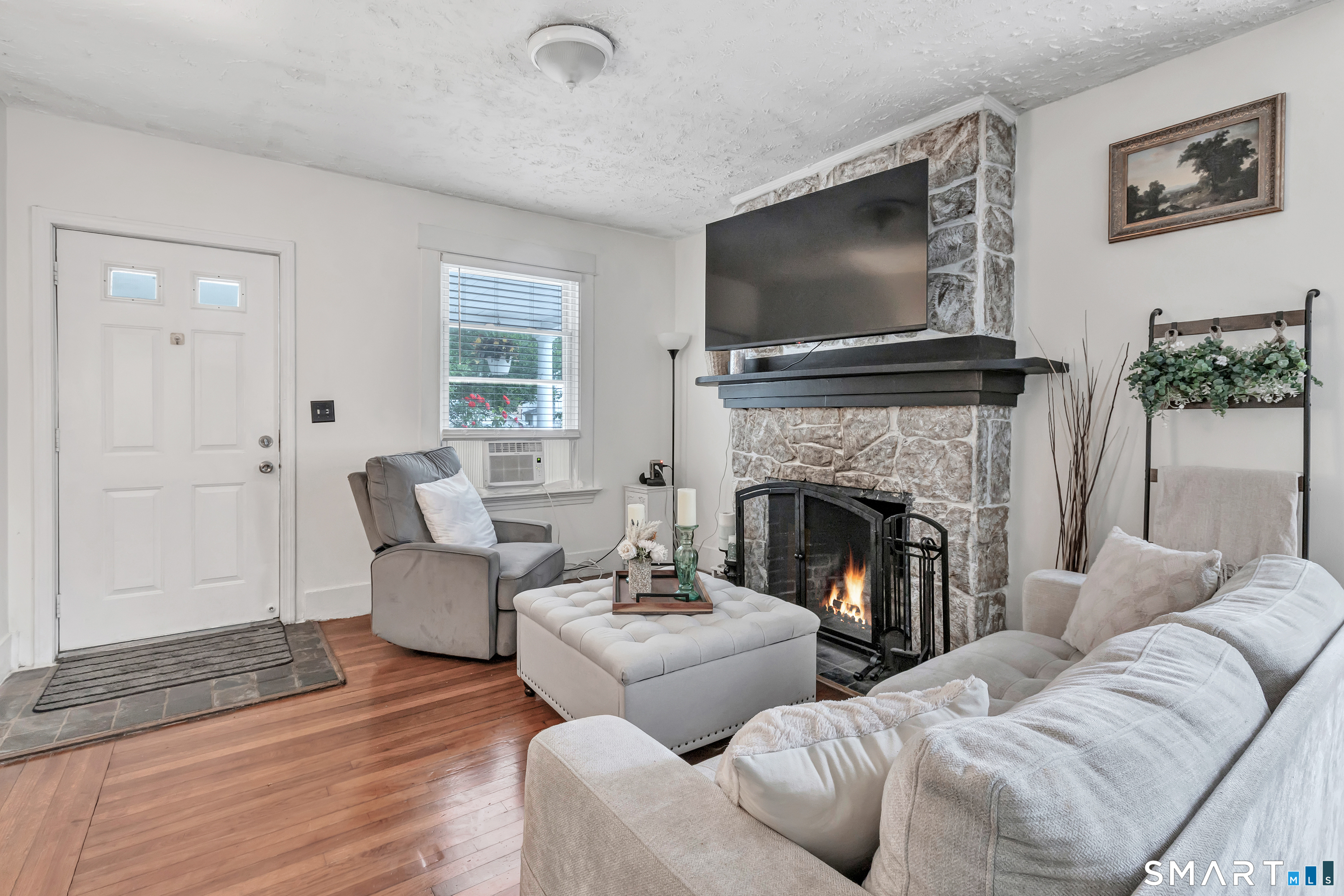 12 Violet Street Hamden, CT 06517 - Photo 5 of 39