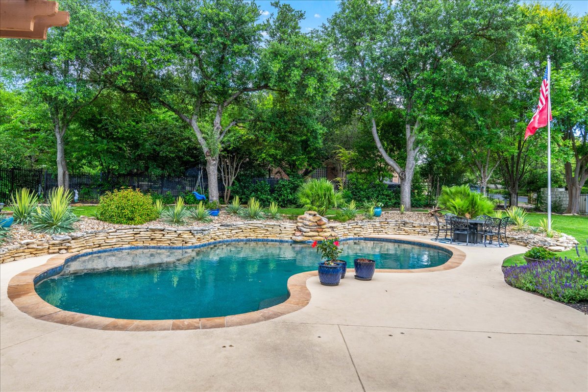 58 Cottondale Road The Hills, TX 78738 - Photo 2 of 40