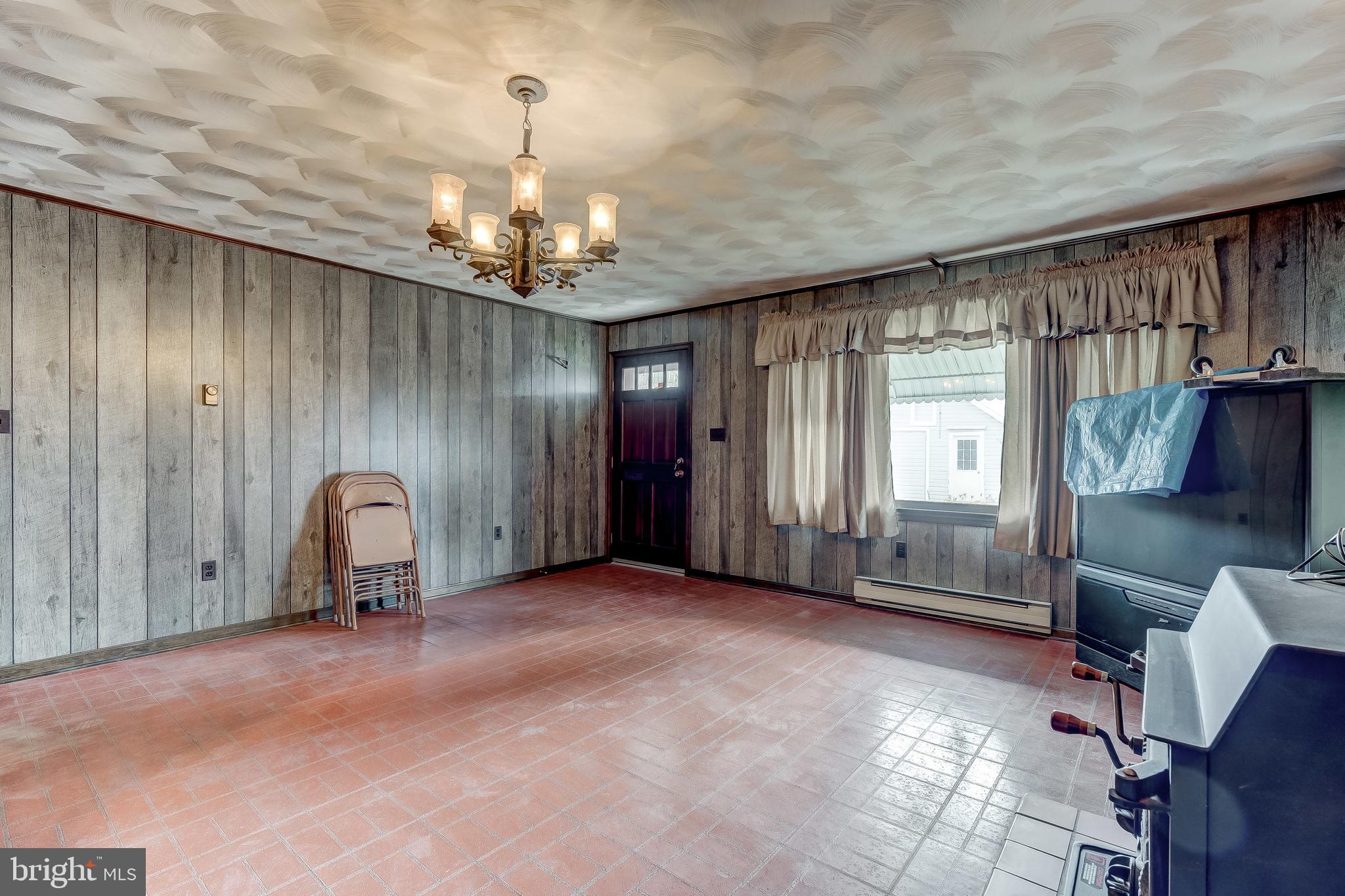 12045 Scaggsville Road Fulton, MD 20759 - Photo 5 of 58 Living room