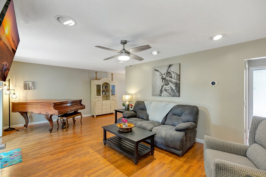 3071 Springfield Villas Anderson, SC 29626 - Photo 7 of 48 Living Room