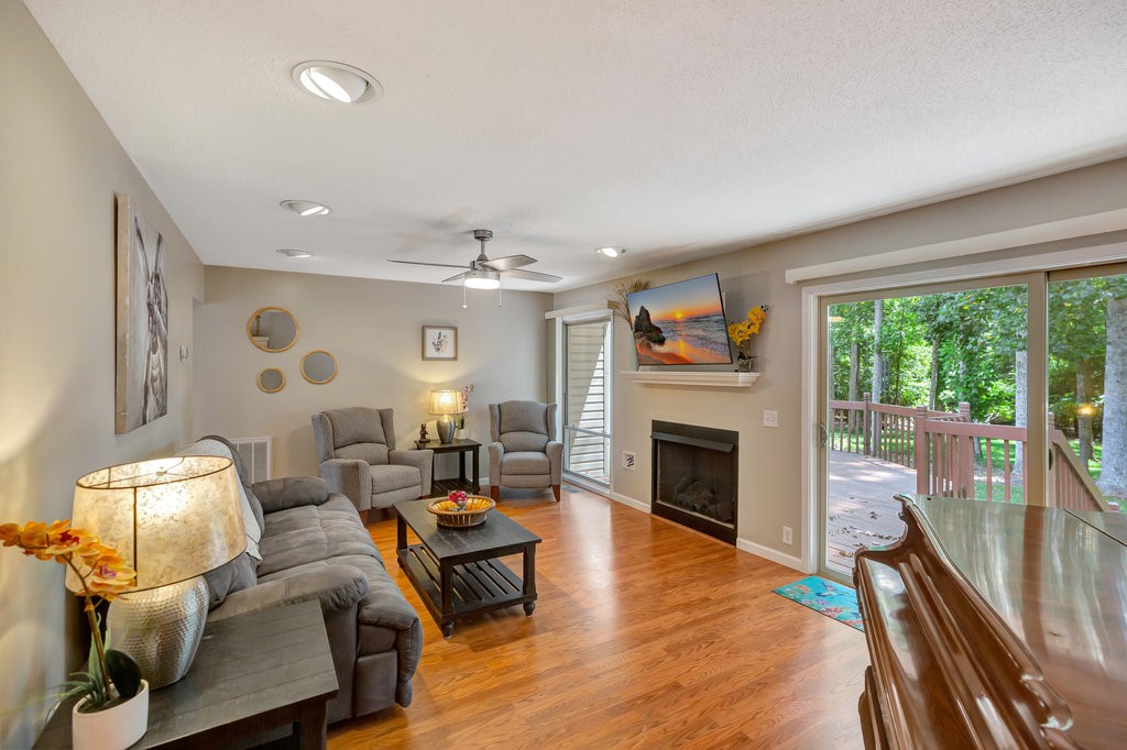 3071 Springfield Villas Anderson, SC 29626 - Photo 9 of 48 Living room
