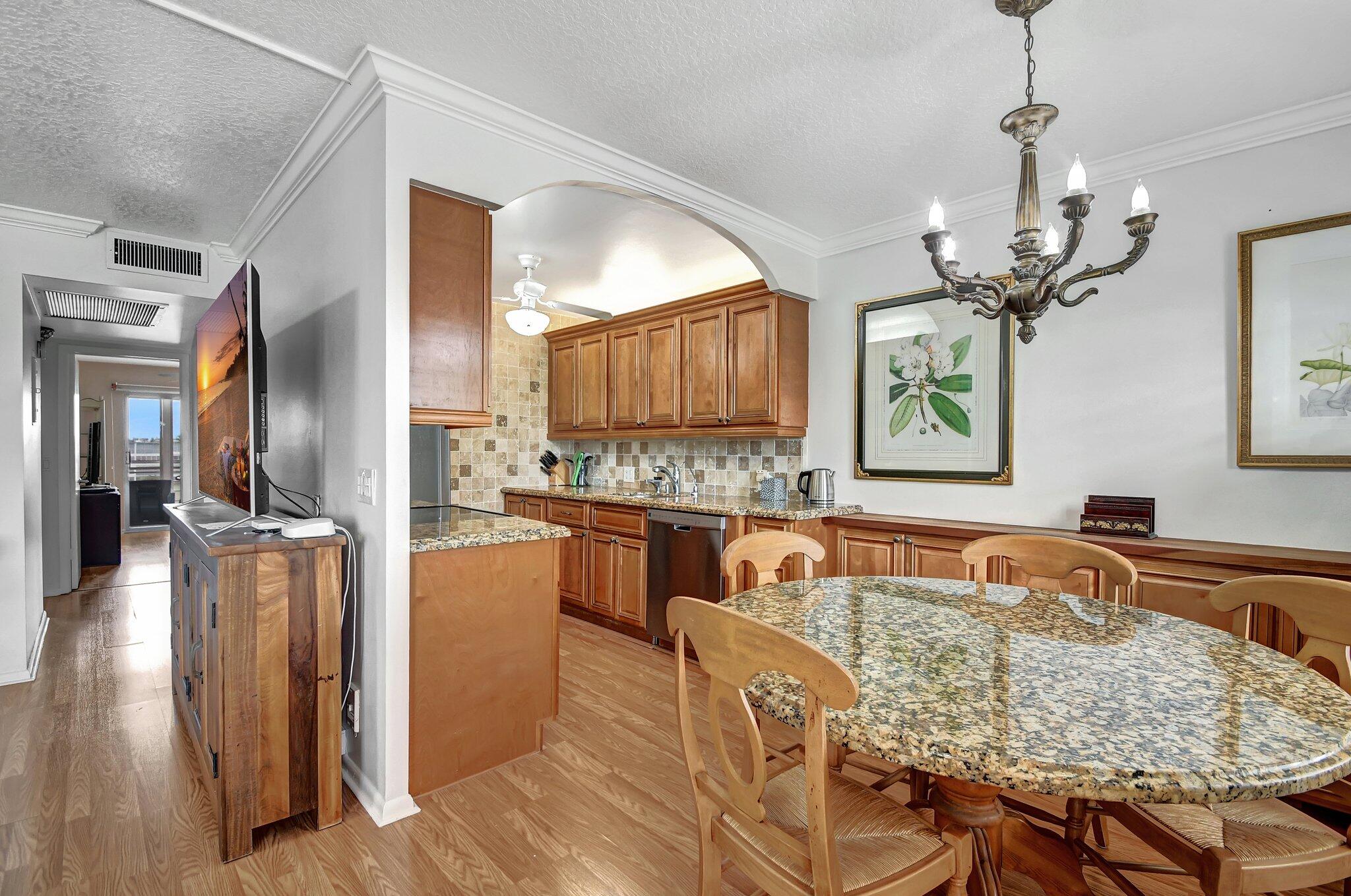 4089 Guildford East, Unit E Boca Raton, FL 33434 - Photo 9 of 24 7-web-or-mls-DSC_0896
