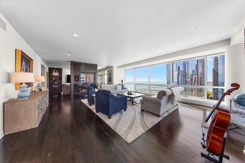 $1,899,990 | 445 East North Water Street, Unit 2501, Chicago, IL 60611