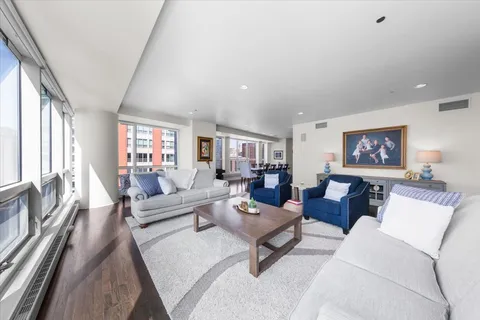 $1,899,990 | 445 East North Water Street, Unit 2501, Chicago, IL 60611