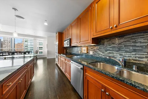 $1,899,990 | 445 East North Water Street, Unit 2501, Chicago, IL 60611