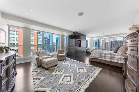 $1,899,990 | 445 East North Water Street, Unit 2501, Chicago, IL 60611