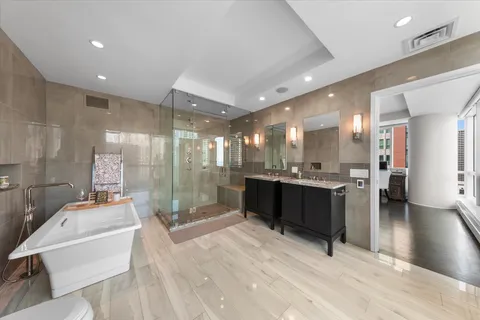 $1,899,990 | 445 East North Water Street, Unit 2501, Chicago, IL 60611
