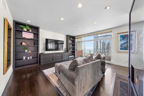 $1,899,990 | 445 East North Water Street, Unit 2501, Chicago, IL 60611
