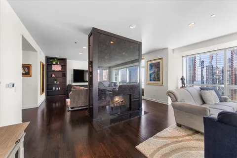 $1,899,990 | 445 East North Water Street, Unit 2501, Chicago, IL 60611