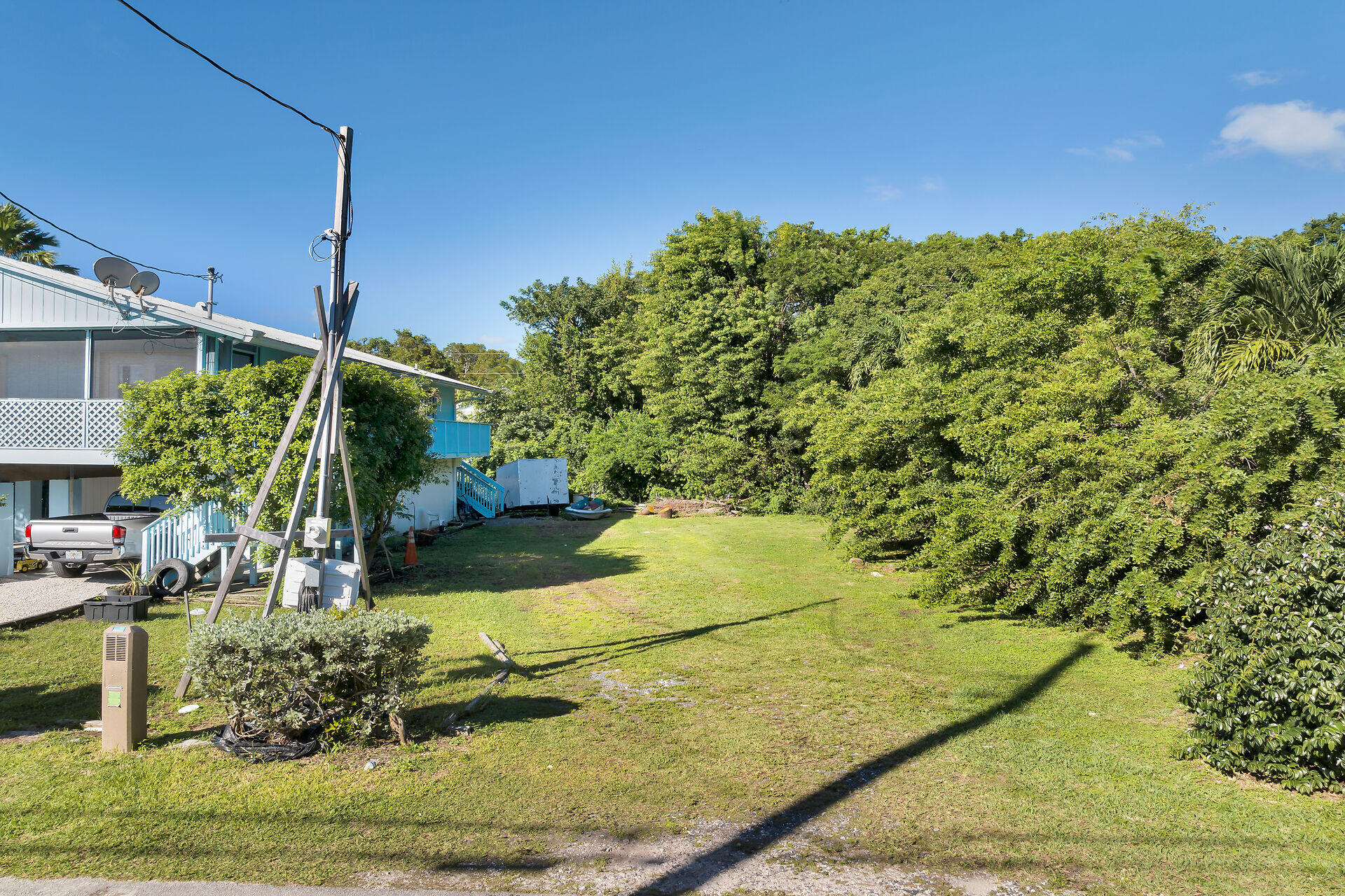 993 Gibraltar Road Key Largo, FL 33037 - Photo 14 of 16 a view of a yard