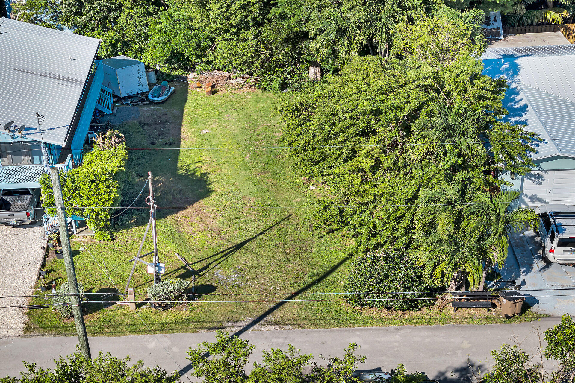 993 Gibraltar Road Key Largo, FL 33037 - Photo 2 of 16 a view of a garden