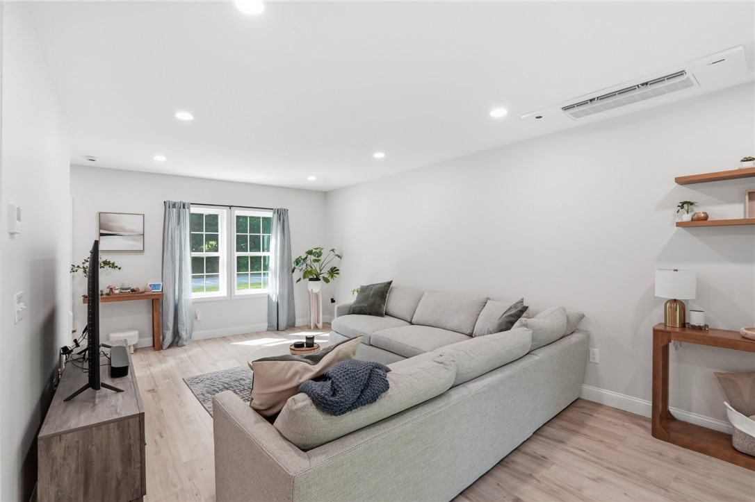 72 Wilbur Road Lincoln, RI 02865 - Photo 13 of 46