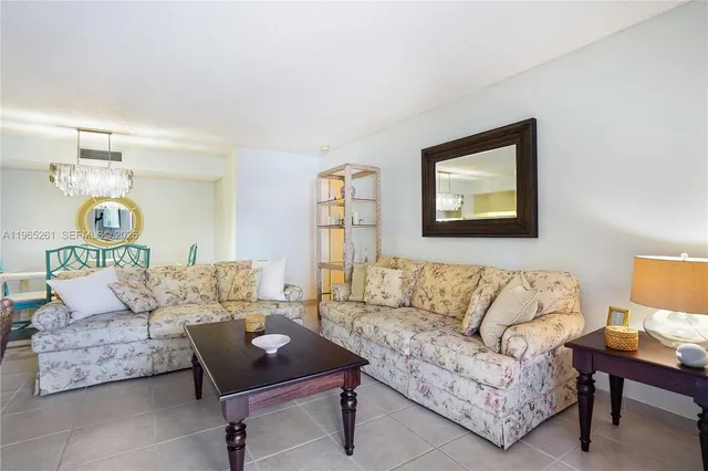 $209,000 | 927 Northeast 199th Street, Unit 104, Miami, FL 33179