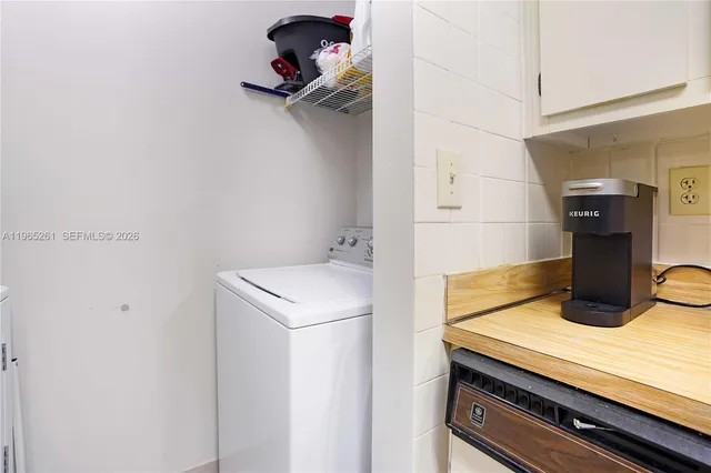 $209,000 | 927 Northeast 199th Street, Unit 104, Miami, FL 33179